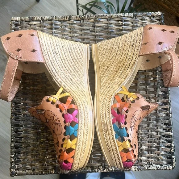 Mexican man made wedge espadrille flower detail colorful size 9 - Picture 2 of 10